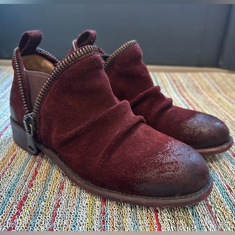 Fluevog NEARLY NEW Living Evers burgundy suede rub-off slip on shoe w/ zipper- 6 - Picture 2 of 16